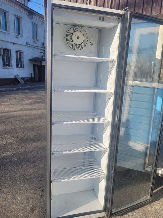 Продам витринные холодильники