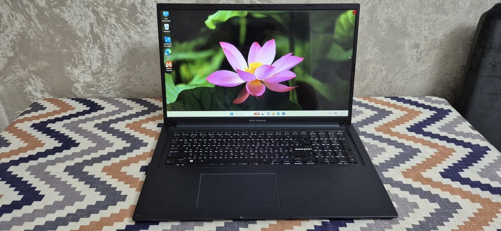 Asus Vivobook X1704Z