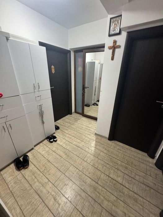 Vând apartament în Dragomirești Deal