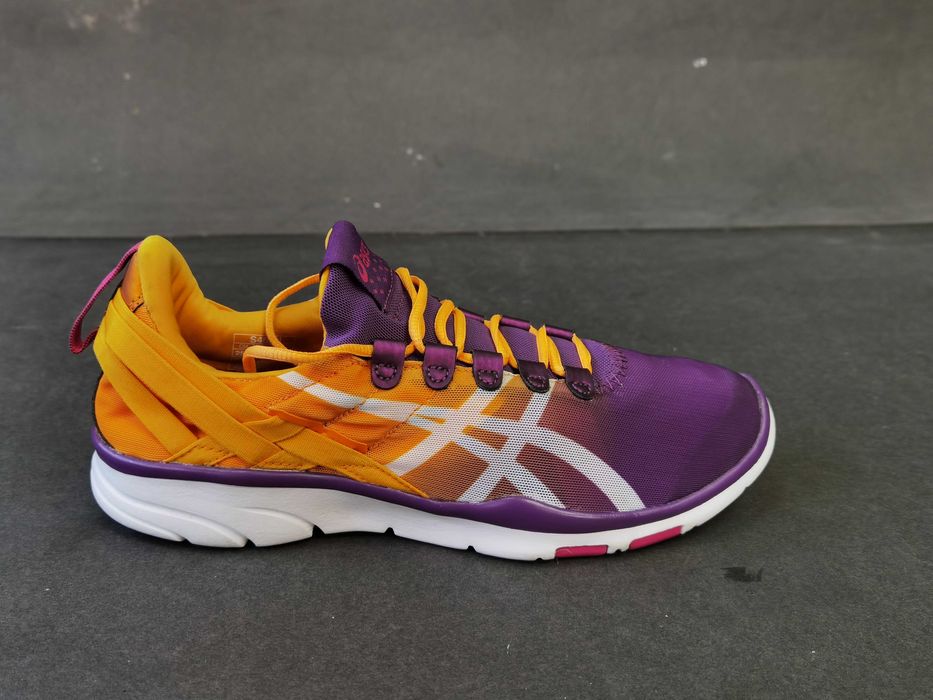 Adidasi  alergare 39 40  sal fitness ghete munte  ASICS 140 Eur  NOI