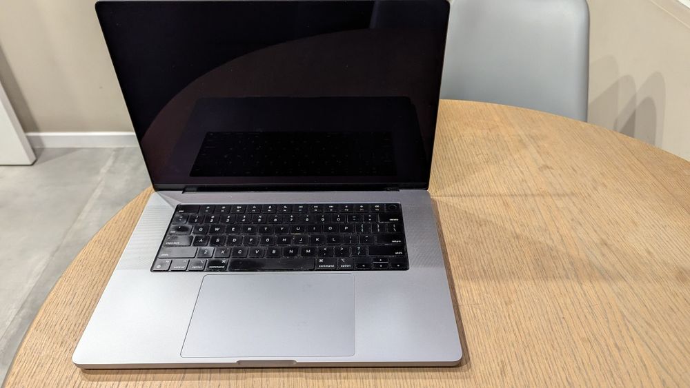 Macbook Pro 16'', M1, 16RAM, 512 SSD