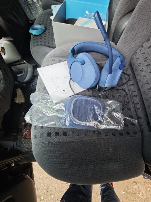 Logitech g433 Headset  
Безжична мишка