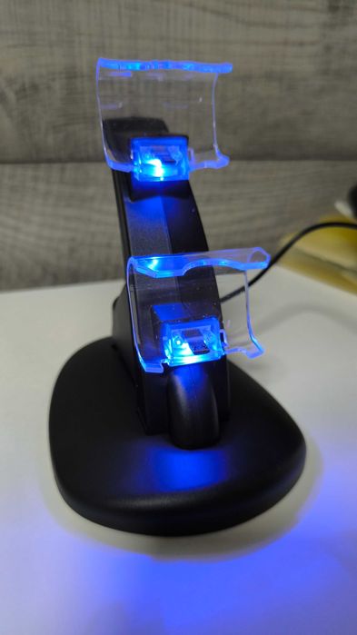 Зареждаща станция за  ps4 и ps5