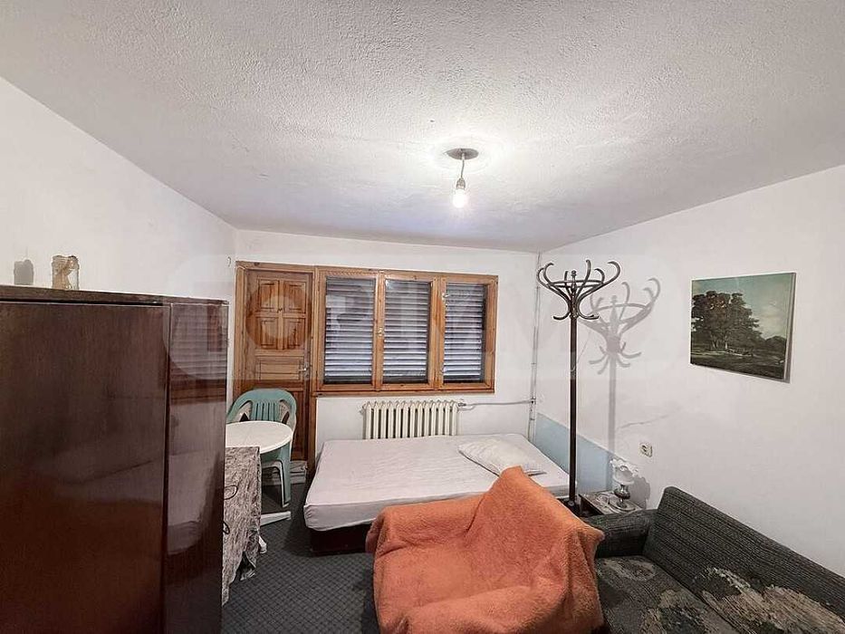 Триетажна вила във вилна зона до Балчик и курорт Албена