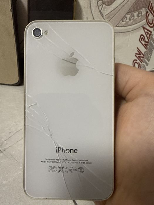 iPhone 4S продам