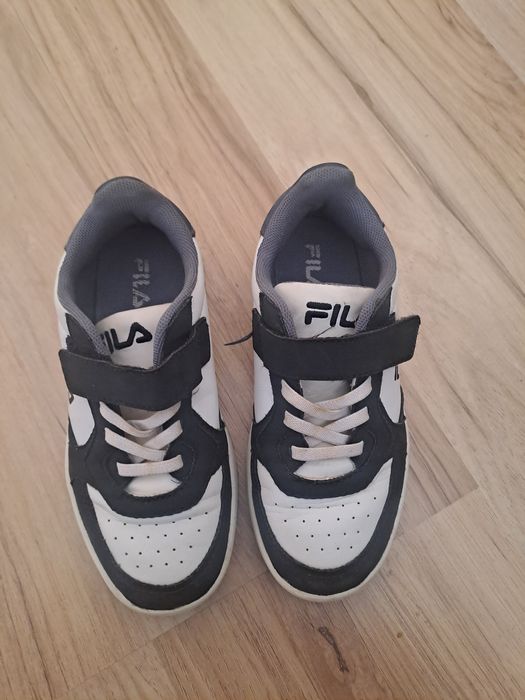 Продавам детски маратонки