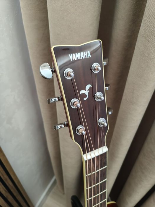 Продам гитару Yamaha FG830