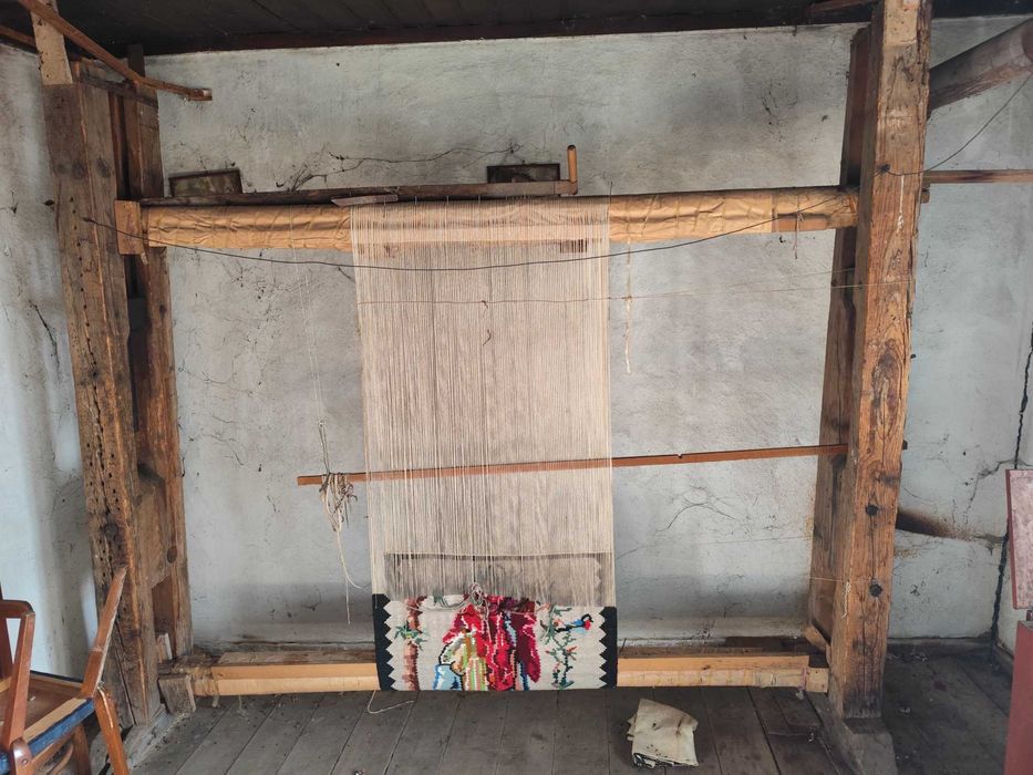 Старинен вертикален тъкачен стан
