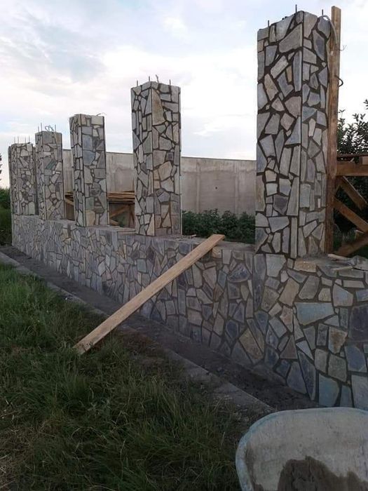 Pavaj din piatra naturala poligonala