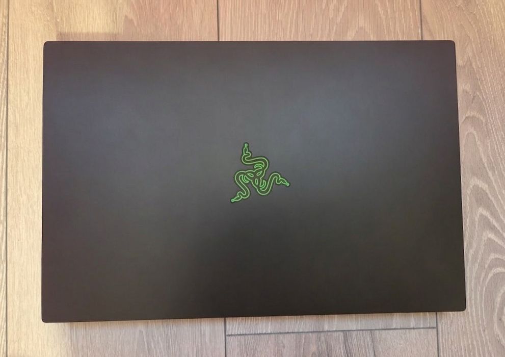 Razer Blade i7 10750H / RTX 3060 / 16GB / 256GB