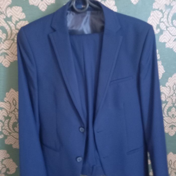 Продам школьный костюм