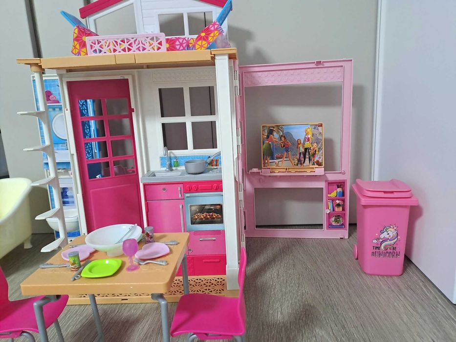 Casa cu etaj Barbie Mattel