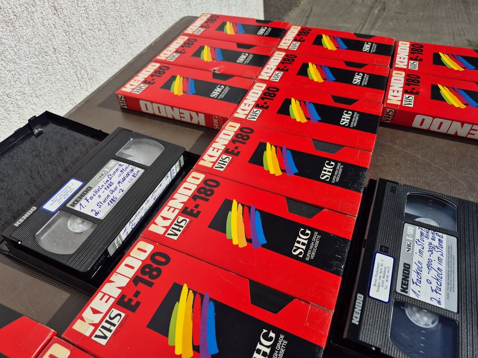 Vând 20 casete video VHS originale Kendo  de 180 minute colectie de filme ,diferite genuri ( actiune,sf,drama,triler,western)

- Lot 12 casete video V