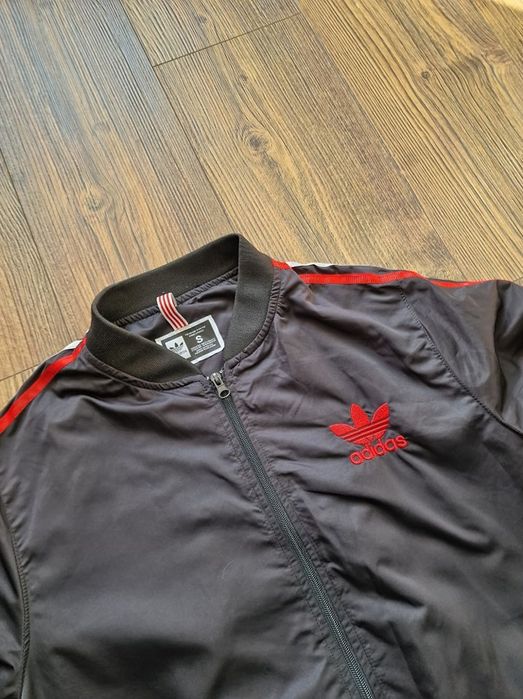 Страхотно мъжко яке ADIDAS CHELSЕА размер
S, без забележки като ново,