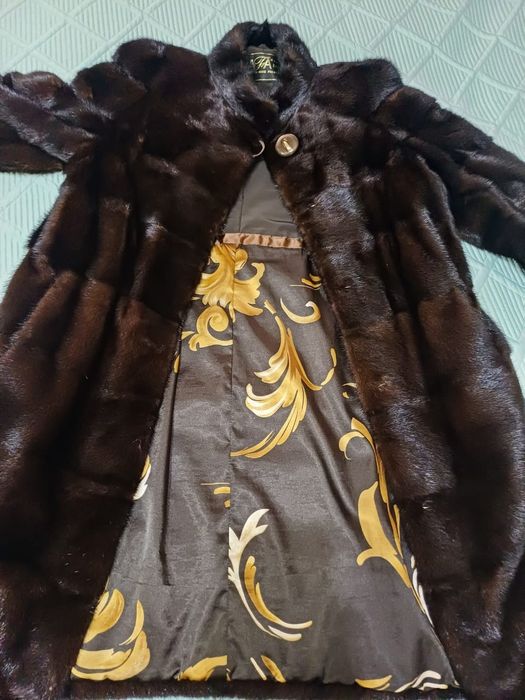 Продаётся норковая шуба