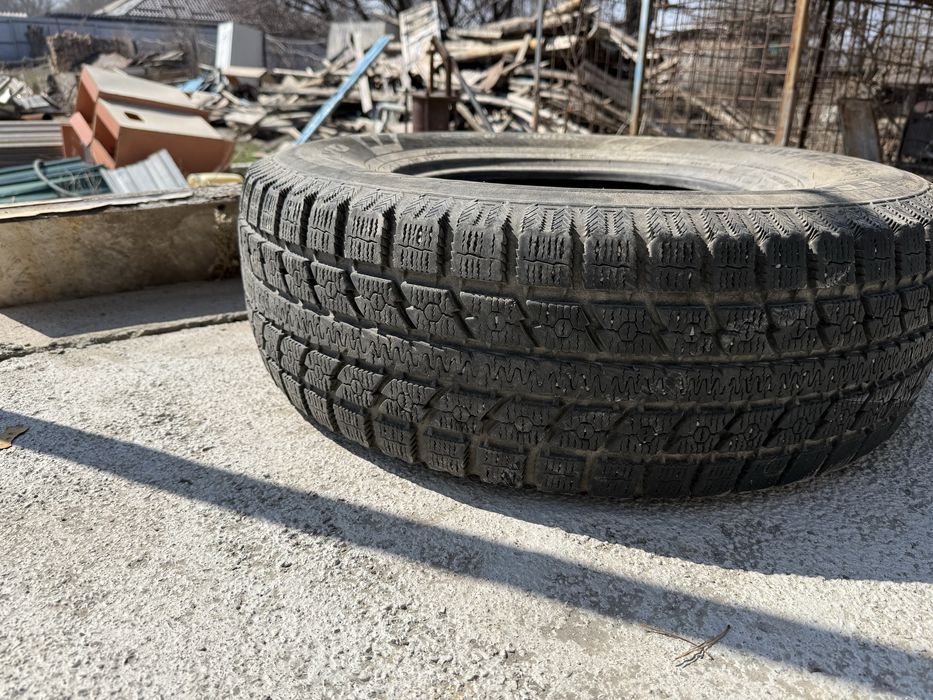 Продам шины зимние тойо