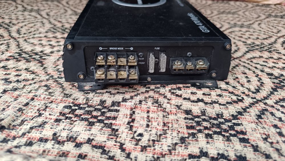 Усилвател Blaupunkt GTA 470 Mystic-840 Watts