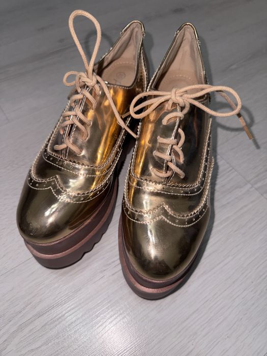 Женская обувь 35 размера