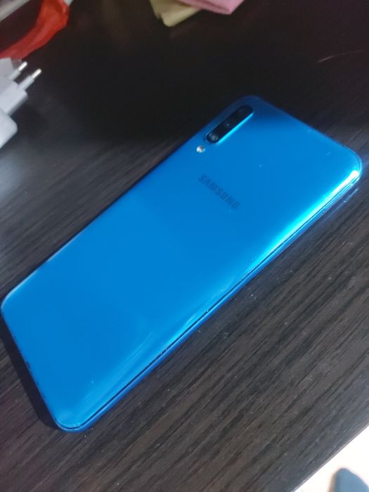 Продам Samsung A50