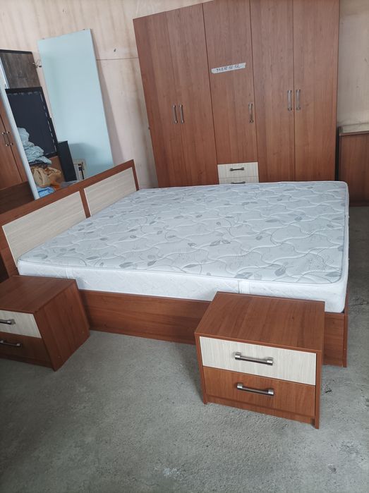 Продается отличный спальный гарнитур МДФ