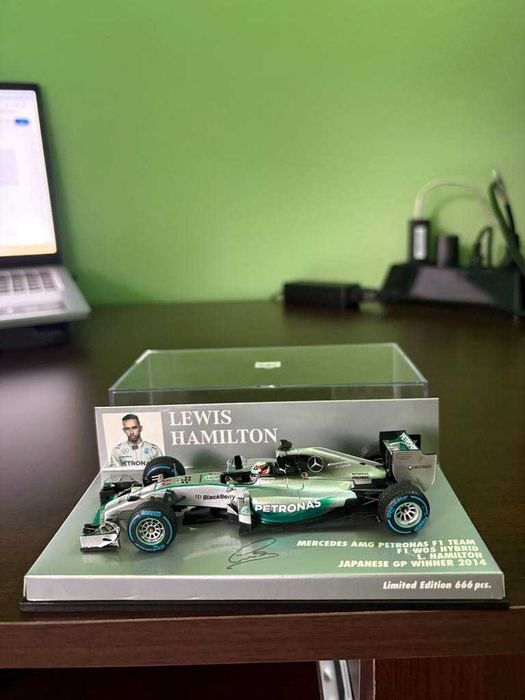 продавам колекция формула 1 на  Lewis Hamilton MINICHAMPS 1/43 Мercedes