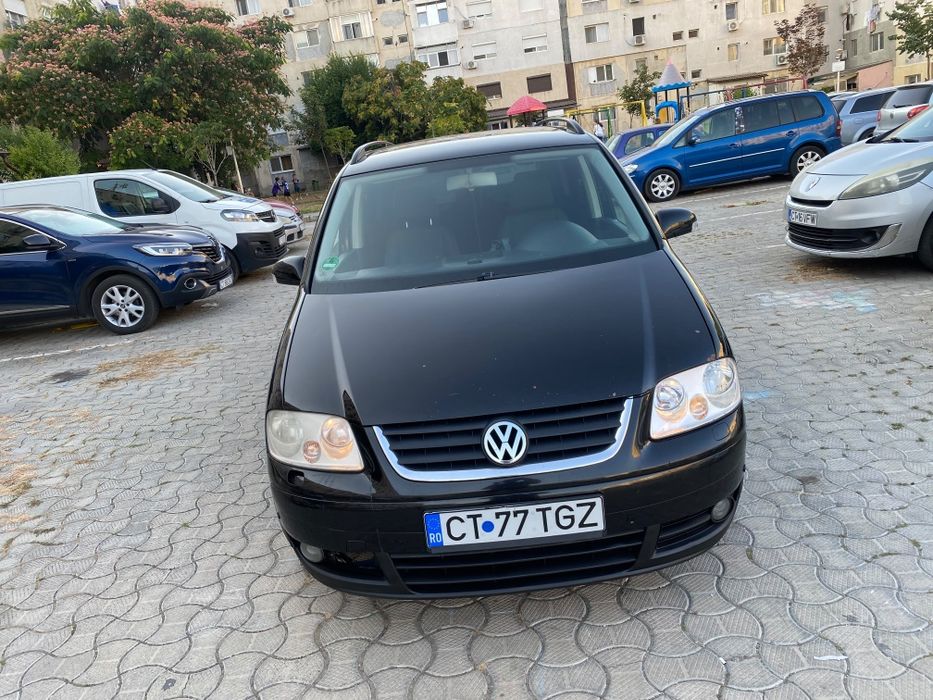 Vând vw Touran 1.6 benzina stare foarte bună