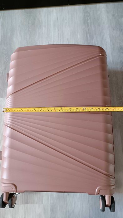 Среден пластмасов куфар - цвят пудра