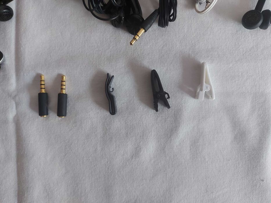 Casti Hands Free cu fir, telecomanda multimedia cu fir, reductii jack 2.5 la 3.5 mm, clipsuri pentru agatat castile