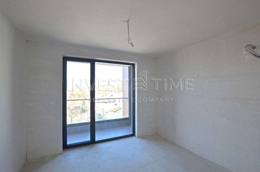 Просторен тристаен апартамент в нова сграда с Акт 16