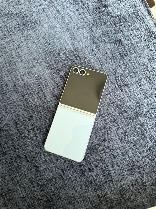 Samsung Galaxy Z Flip6