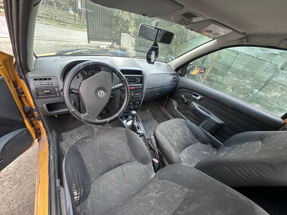 Vand fiat strada
