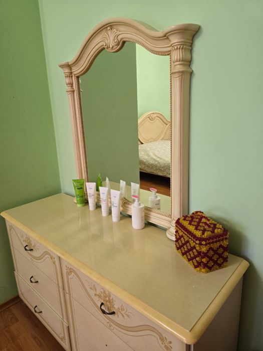 Продам спальный гарнитур комплект