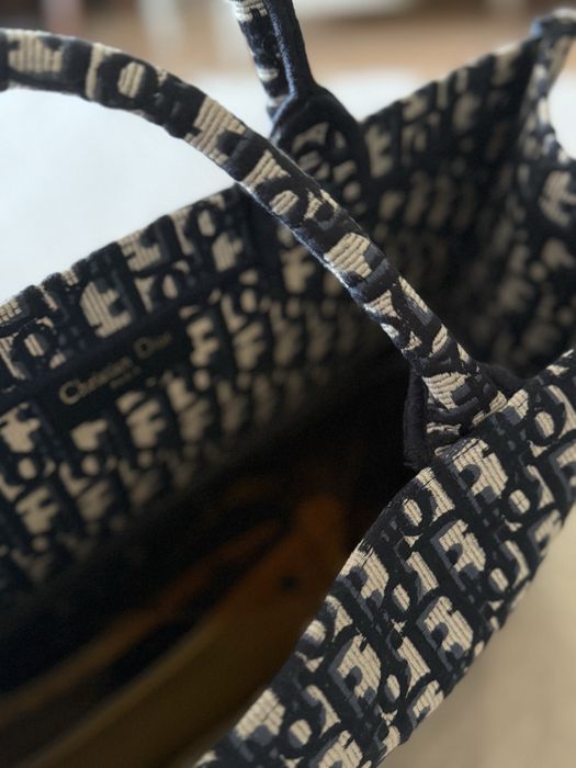 Продаю сумку Dior Book Tote