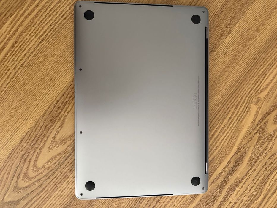 MacBook Pro 2017 (Intel Core i7 / 16GB RAM)