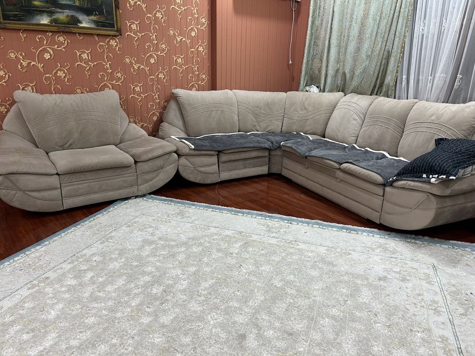 диван продается дешево для гостинной