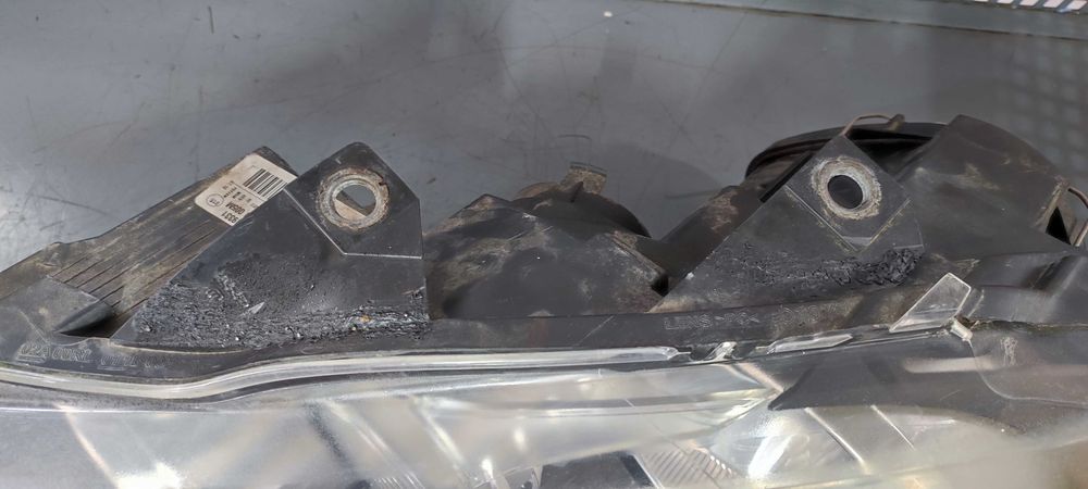 Far stanga volkswagen vw golf 6 break an 2010 cu urechi de prindere reparate