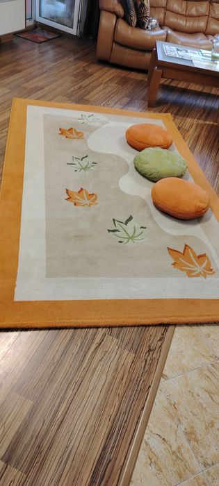 Килими два броя и три възглавнички