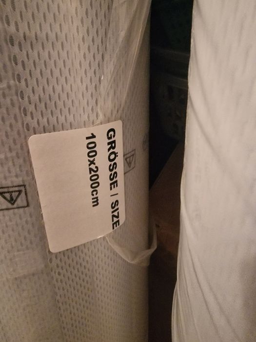 De vanzare saltea 1m×200m