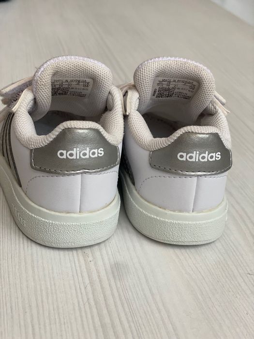 Маратонки адидас 21 номер