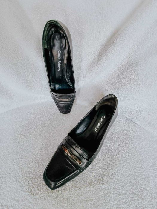 Черни обувки от естествена кожа на нисък ток - Carlo Fabiani