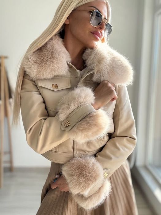 Яке в бежов цвят