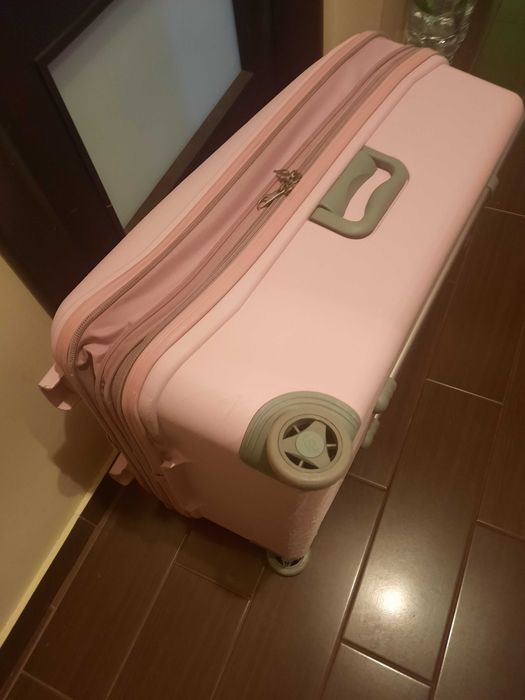 Troler mare geamantan