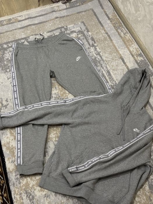 Продам спортивную двойку Nike