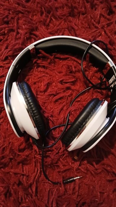 Casti audio cu fir