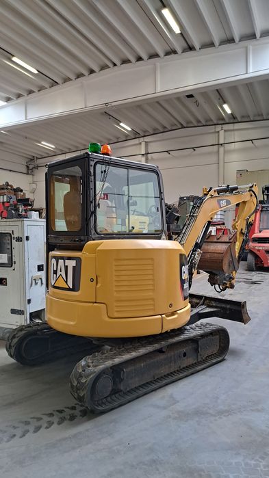 Închiriez Excavator - buldoexcavator - bobcat- camion 8x4