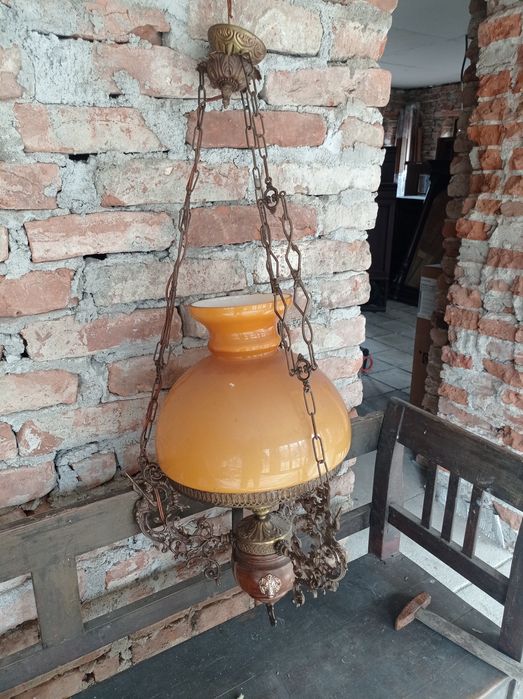 Vând două lămpi vechi,cu dulie