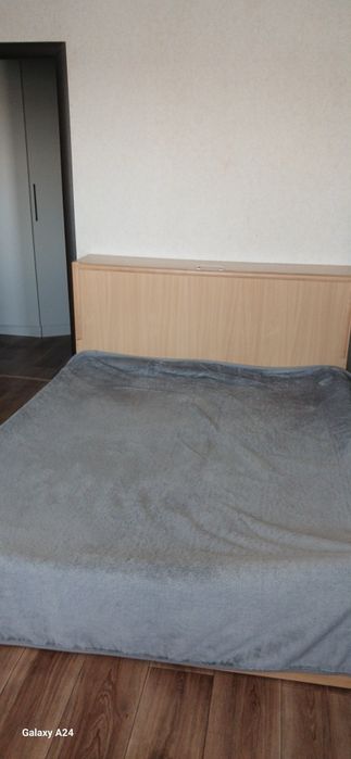 Отдам  2-х спальную кровать.