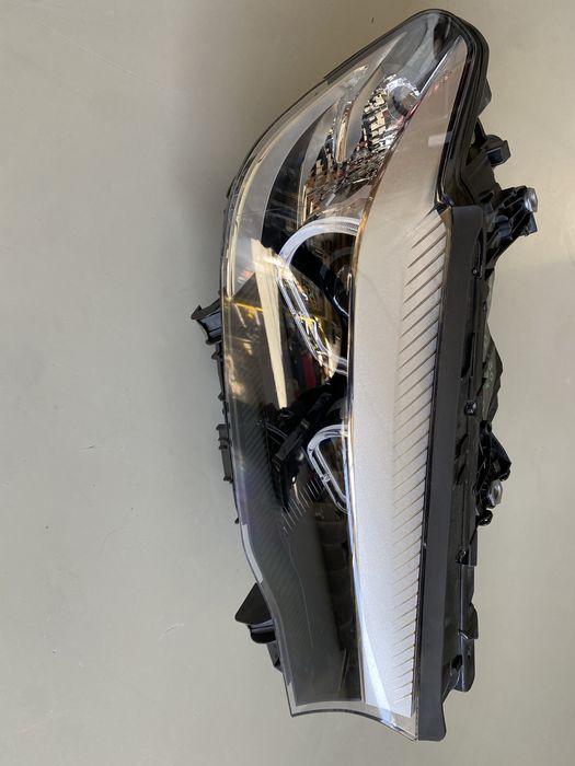 Чисто нов десен фар за bmw g30/бмв г30/led/гол без баласти/