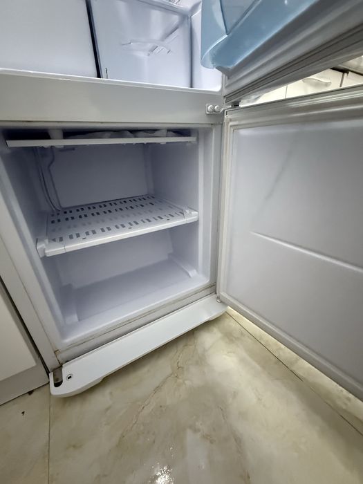 Продам холодильник Indesit