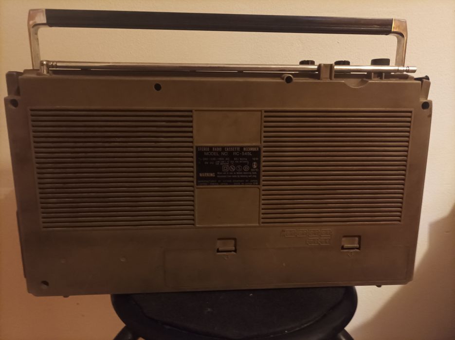 Vând cu defect  jvc
